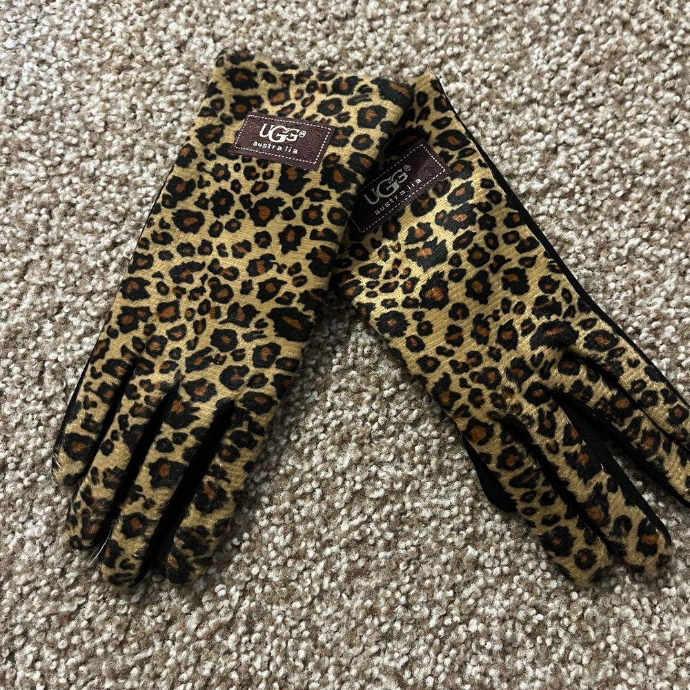 Ugg gloves